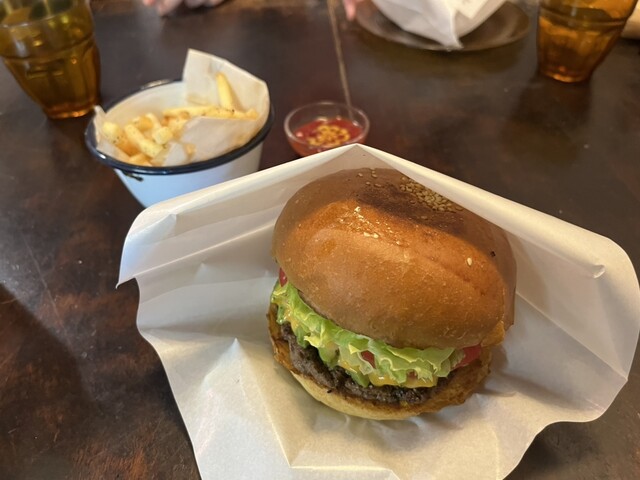 アボカドチーズバーガー
